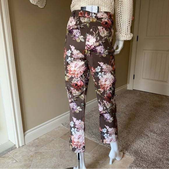 Le Chateau Pants Ankle Length Brown with Floral Design Cropped Side Zipped - Picture 2 of 9